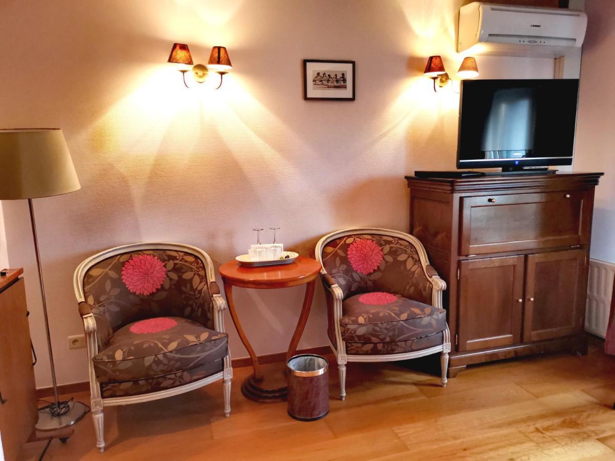 La Roseraie. Gaume-ardenne-lacuisine Sur Semois. 4*